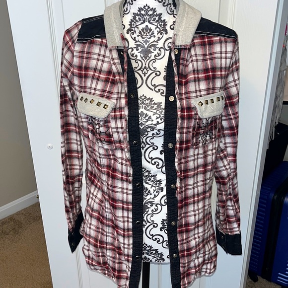 Buckle BKE Eased Hooded Button Down - Picture 2 of 12